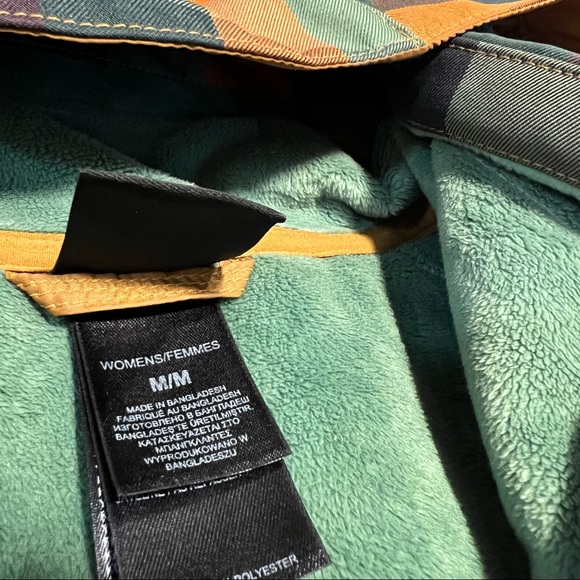 The North Face - Spring/Fall Fleece Lined Waterproof Jacket - Picture 10 of 16